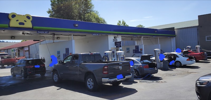 Brown Bear Car Wash in Kent WA