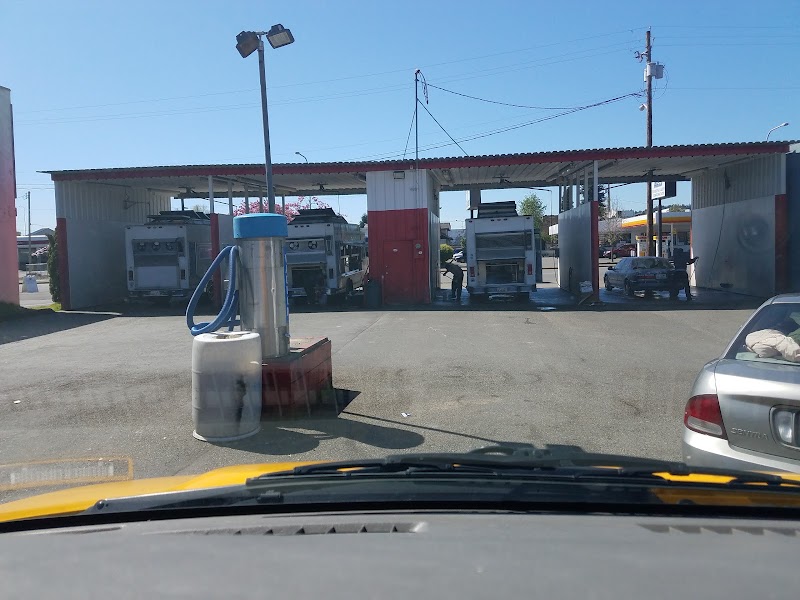 Brown Bear Car Wash in Kent WA