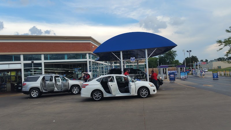 Delta Sonic Car Wash in Arlington Heights IL