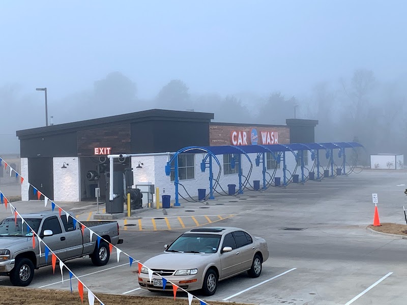 Gleaux Car Wash in Tyler TX